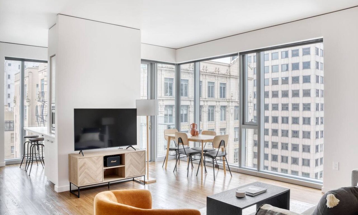 Downtown Seattle Apartment | Sleek Downtown 2BR w/Gym, W/D & BBQ, near Dining & Shops, by Blueground