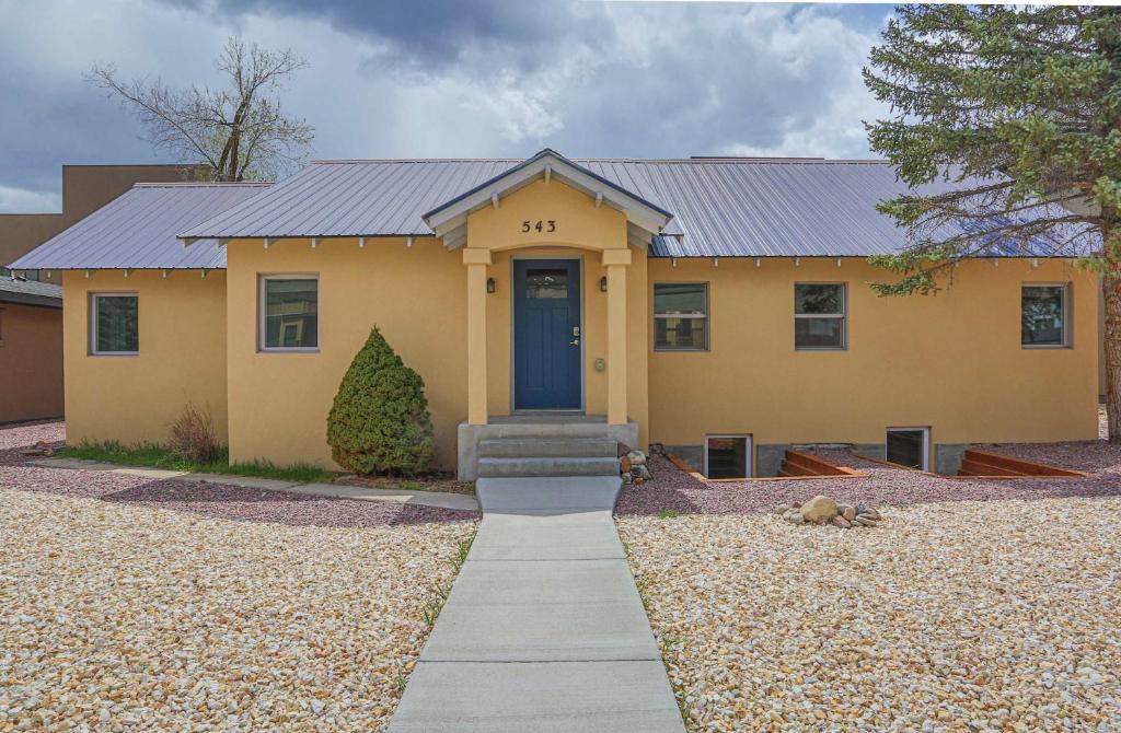 Salida House | Sleeps 10 Walkable to Everything Pets Game Room