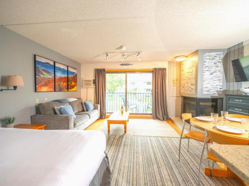 Jeffersonville Apartment | Smugglers' Notch Studio Hike & Bike