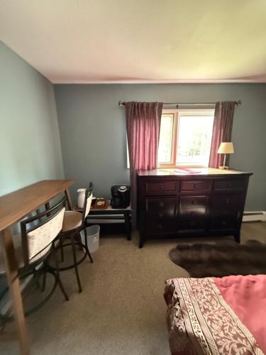 Bayshore - Klatt House | South Anchorage Marmot Nest home stay with shared bathroom