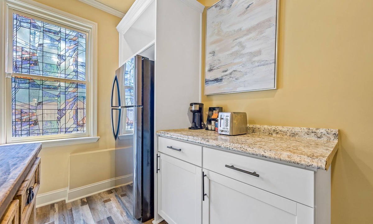 Marietta House | Spacious 2-bedroom Basement in Marietta with Outdoor Swing