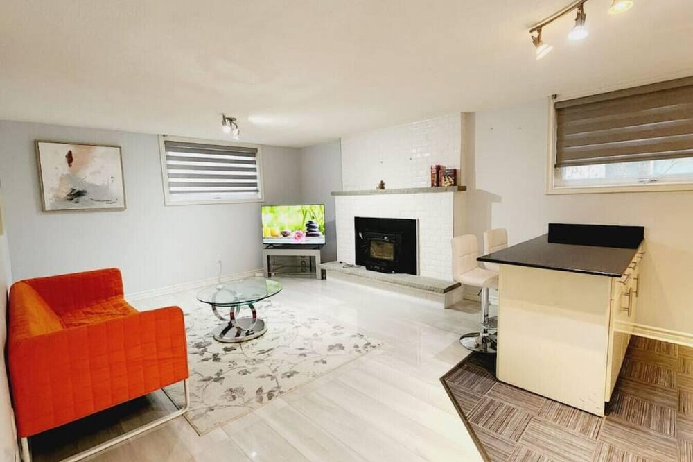 Erin Mills House | Spacious 3BR Lower Suite in Mississauga w/ Parking