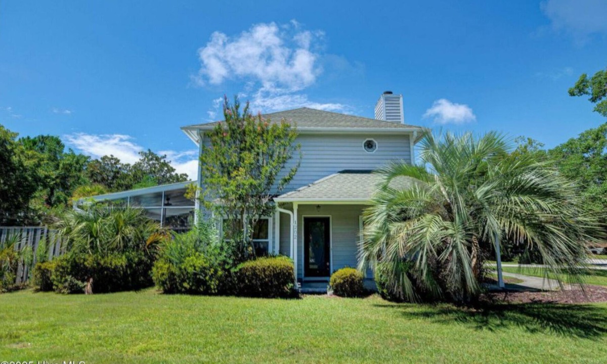 Myrtle Grove House | Spacious 4-bedroom house in serene Wilmington with pool