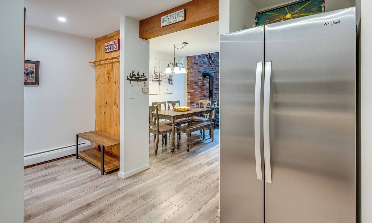 Bartlett Condo | Spacious Bartlett Condo w/Balconies & Pool!