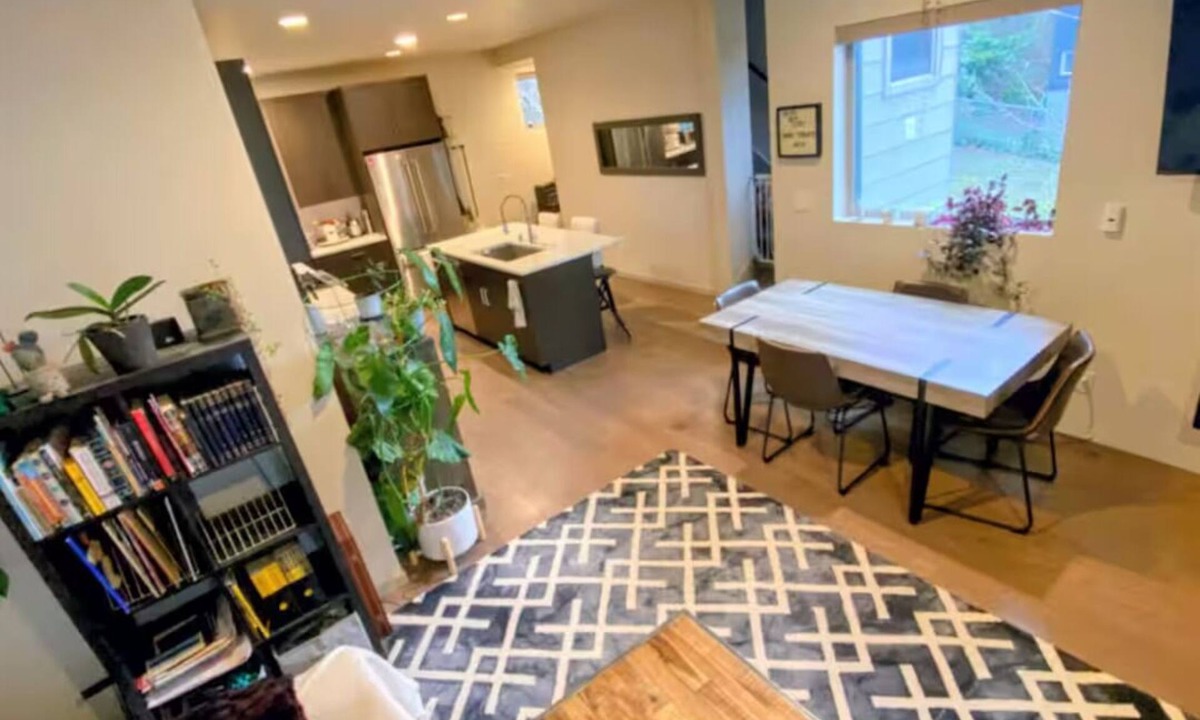 Fairmount Park House | Spacious, Bright, Private 2 bed 2 bath w Massive Rooftop Deck