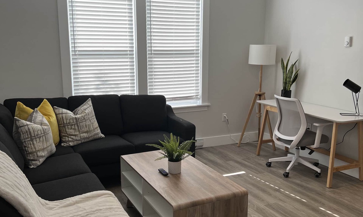 Downtown Apartment | Spacious downtown apartment near restaurants/bars