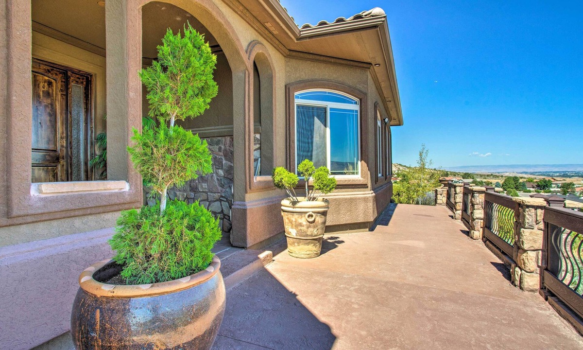 Redlands Cottage | Spacious Grand Junction Home w/Mountain View