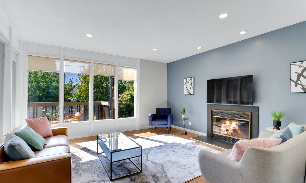 Eastlake Condo | Spacious Ground-Floor Lake View Home — Walk to Fred Hutch