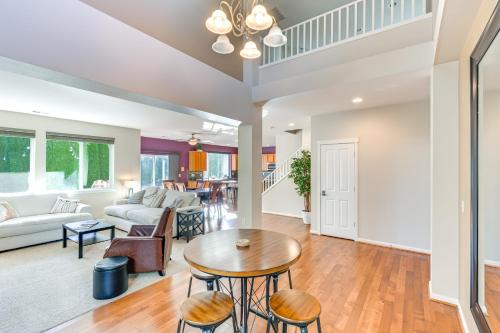 Kent House | Spacious Kent Home Near SeaTac Airport w/Patio