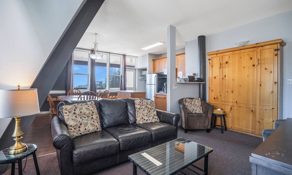 Silver Star Mountain Hotel | Spacious Mountain Suite w/Hot Tub, BBQ & Ski Locker!