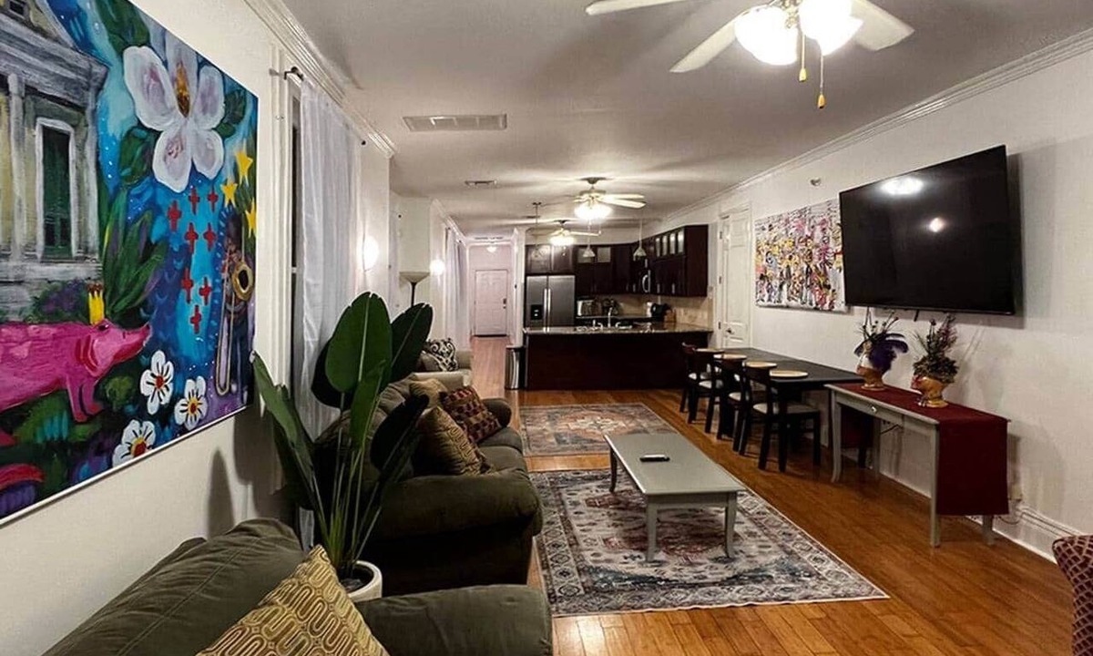 Broadmoor Apartment | Spacious Napoleon Ave Condo