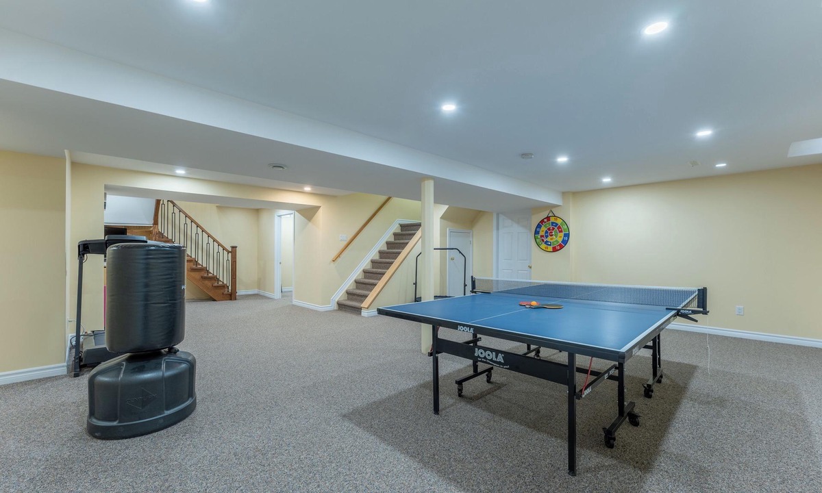 Brampton House | Spacious | Ping Pong | Exercise Tools | EV Charger