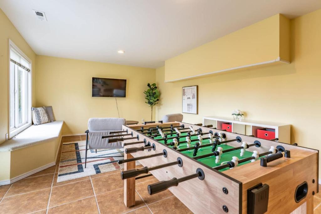 Inglewood-Finn Hill House | Spacious & Serene 6-Br Family Retreat in Kirkland