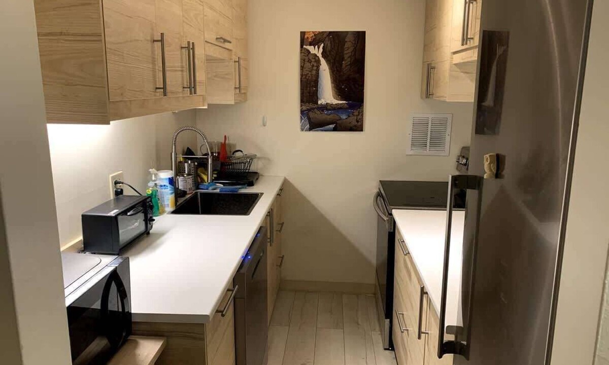 Mid-Cambridge Condo | Spacious Studio Near Harvard Sq