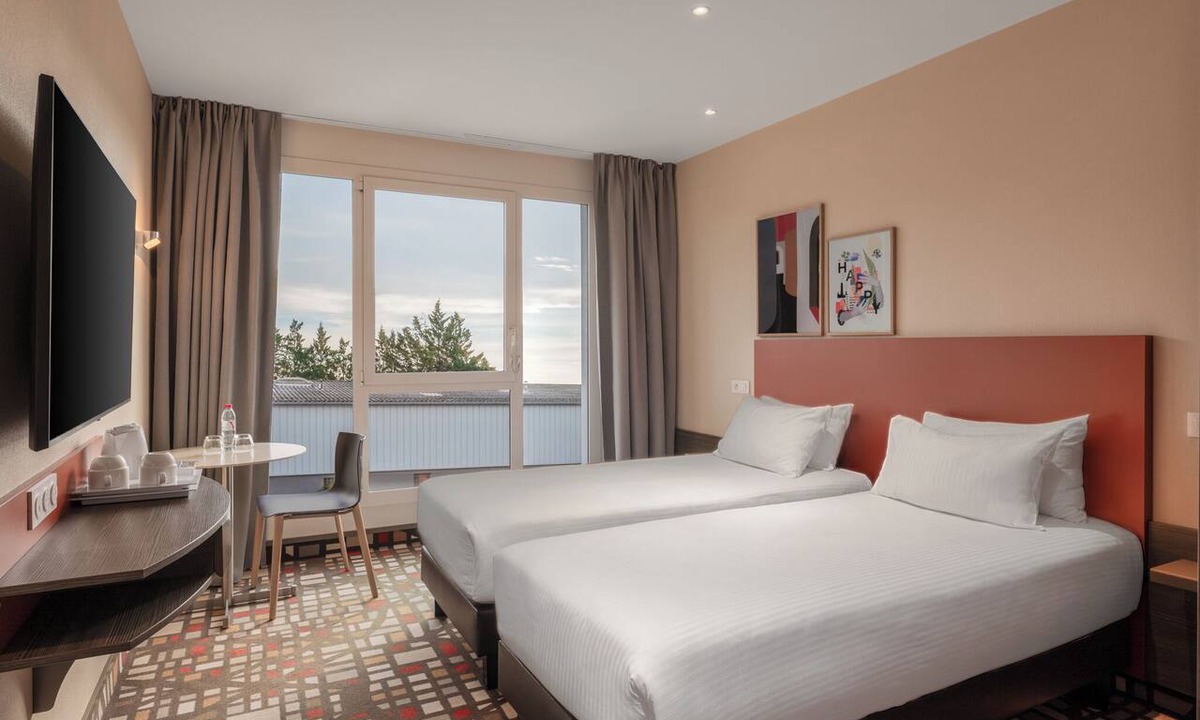 Genas Hotel | Spark by Hilton Lyon Eurexpo