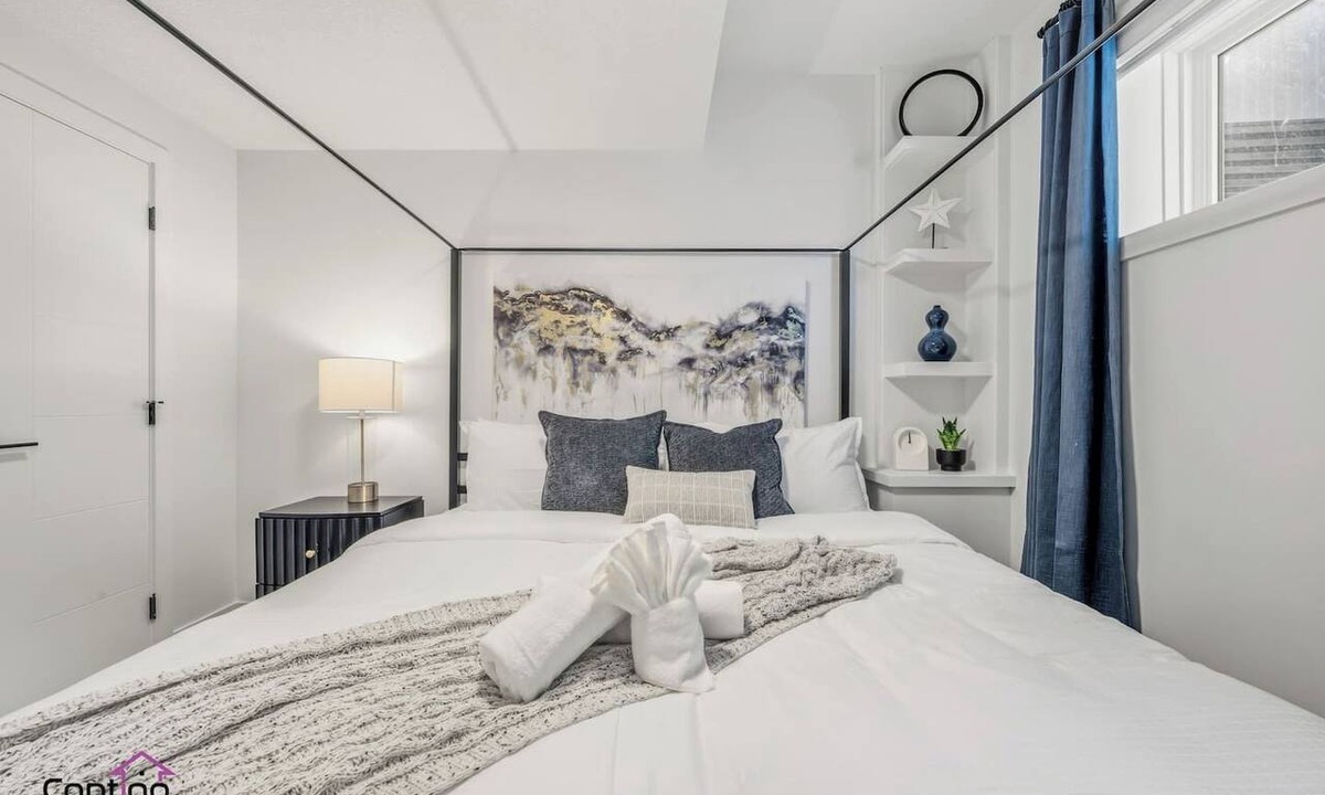 Southwest Edmonton Condo | Starlight Suite | Modern 2BR Near DT & University!