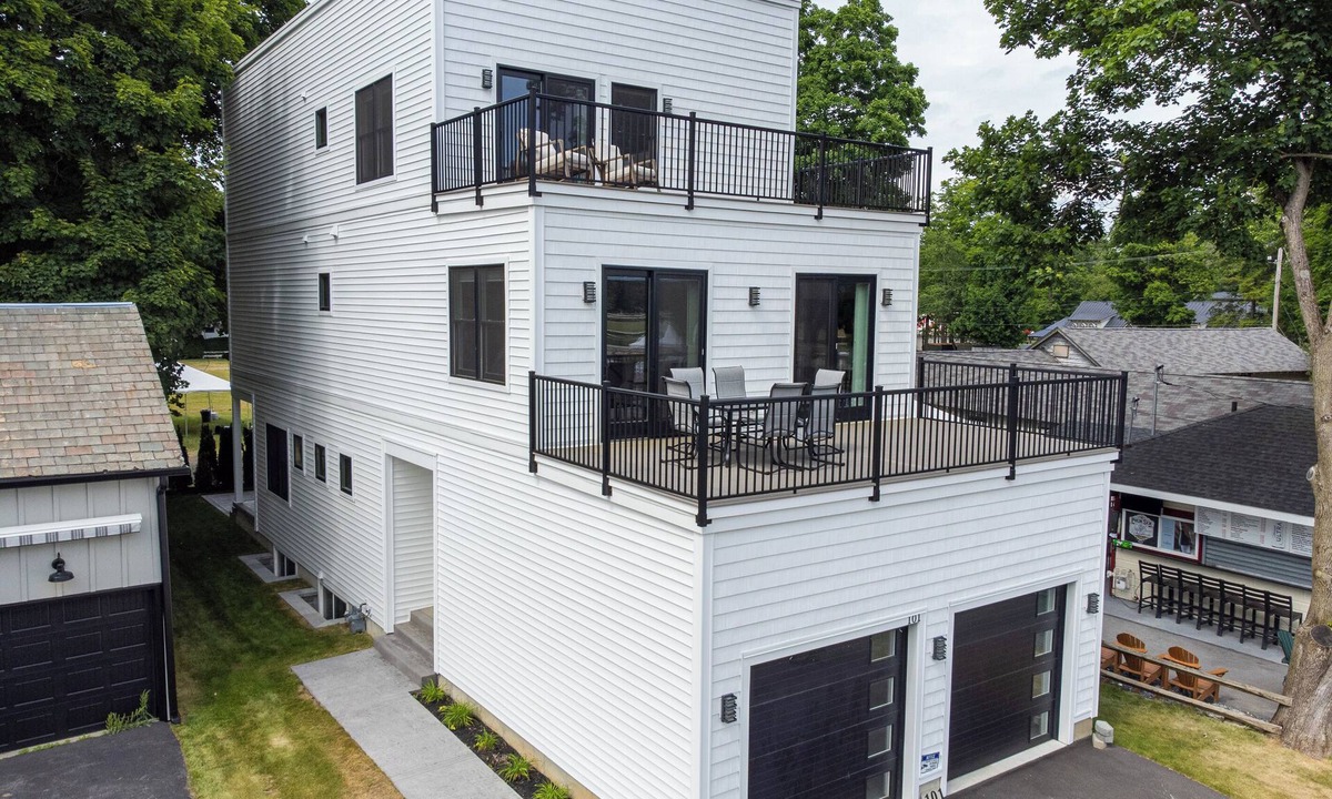 Saratoga Springs House | Stay Literally Trackside in Saratoga!