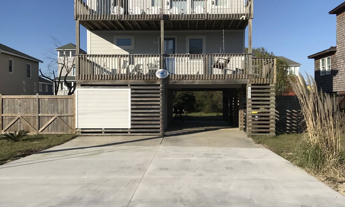 Kill Devil Hills House | Stay near Outer Banks Beaches - just a short walk away
