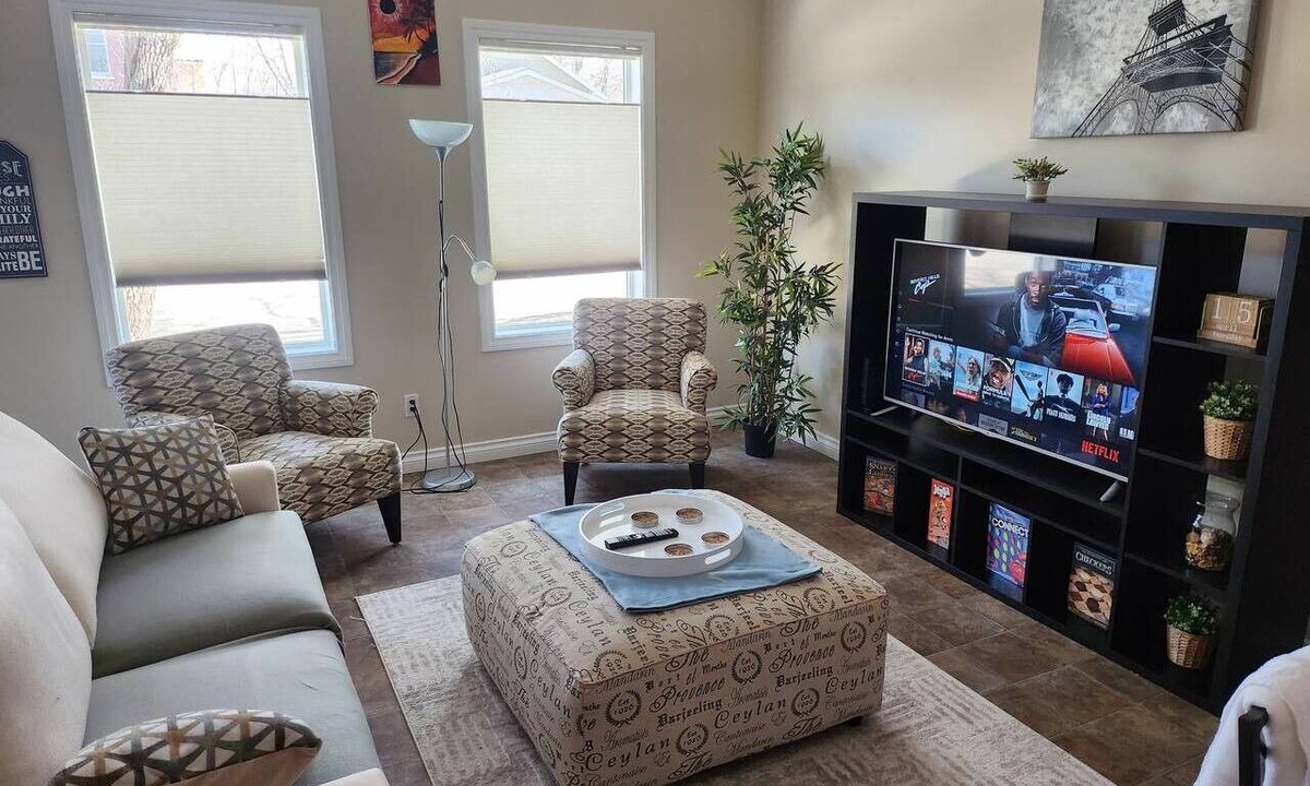 Drumheller Apartment | Steps from the BIG Dinosaur!