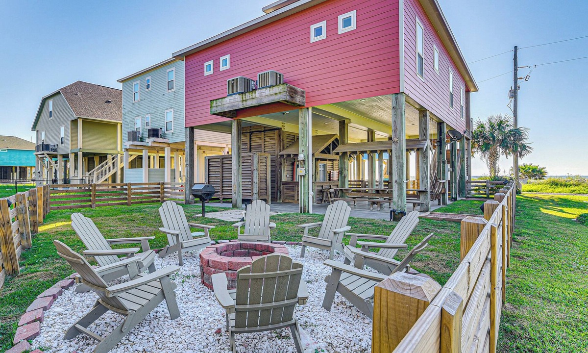 Crystal Beach House | Steps to Crystal Beach: Gem w/Ocean-View Deck!