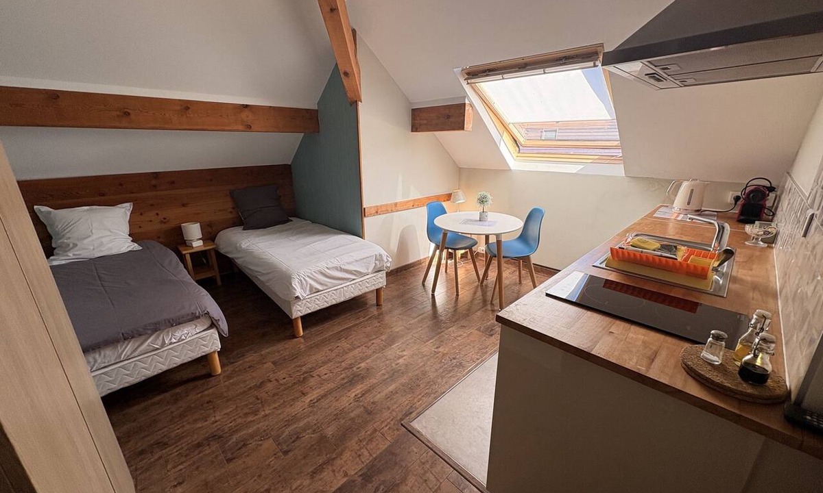 Brison-Saint-Innocent Apartment | Studio Ensuite La Chambotte