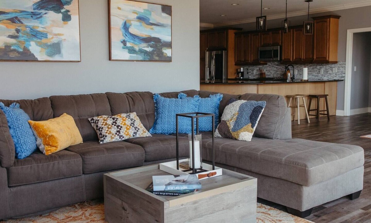 Marion House | Stunner Golf Course View | Walkable to Club House