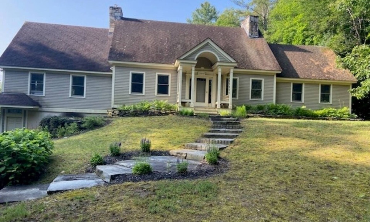 Arlington House | Stunning private Country home in Arlington, VT!