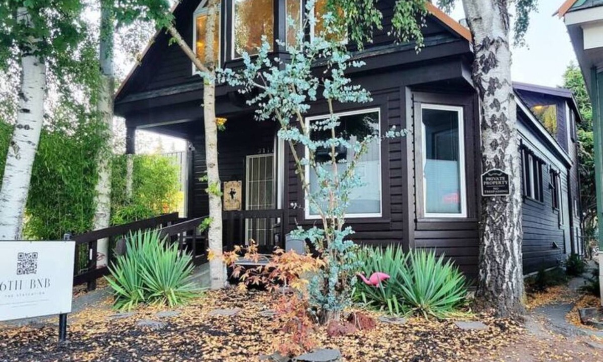 Central Tacoma House | Stunning Victorian Home 6th Ave unbeatable area