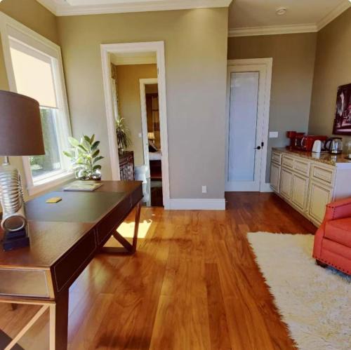 West Vancouver House | Stunning view in elegant 1 bedroom suite