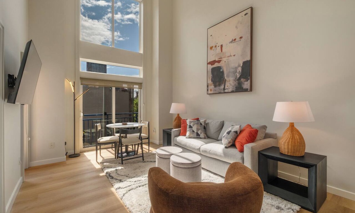 Belltown Condo | Stylish 2BR Penthouse with Parking & Pool!