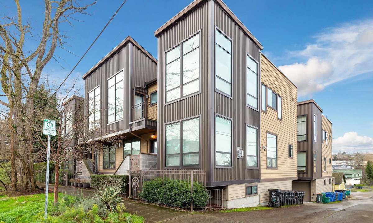 Columbia City House | Stylish Seattle Townhome Near Shops & Dining