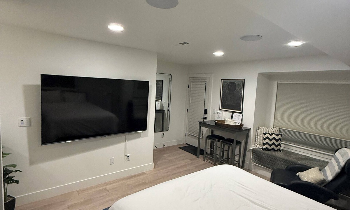 Jefferson Park Apartment | Stylish studio next to Mile High with kitchenette and large screen TV