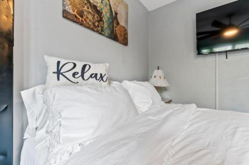 Airport Heights Community Council House | Stylish Studio Suite Near Downtown