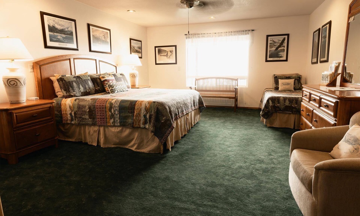 Haines Condo | Suite 1 Lynn View Lodge