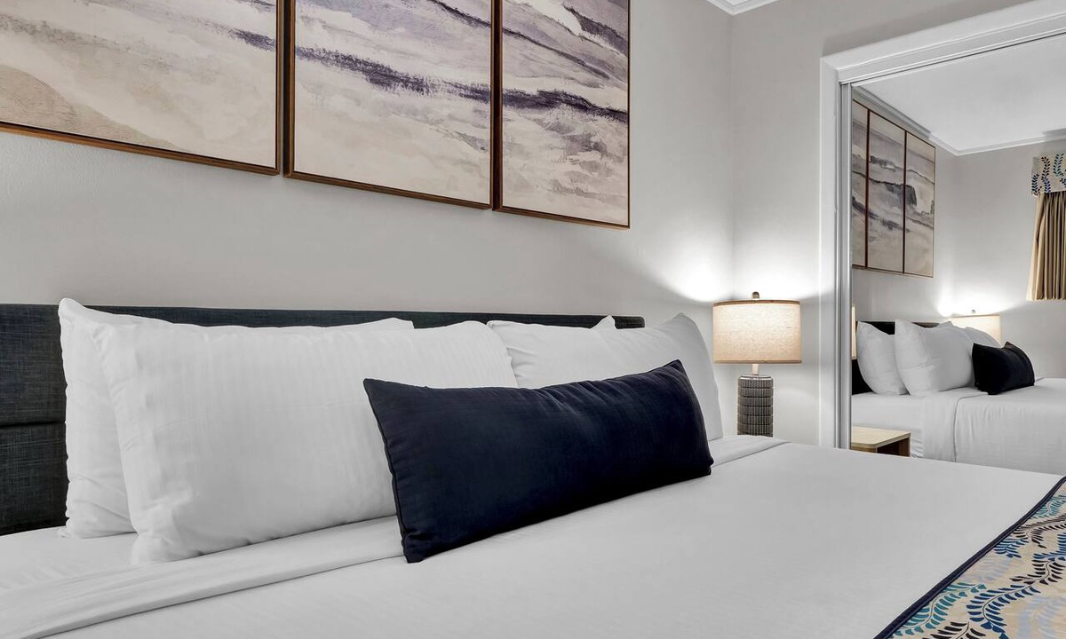 Wrightsville Beach Condo | Summer Sands- Isle Be Back Room 203