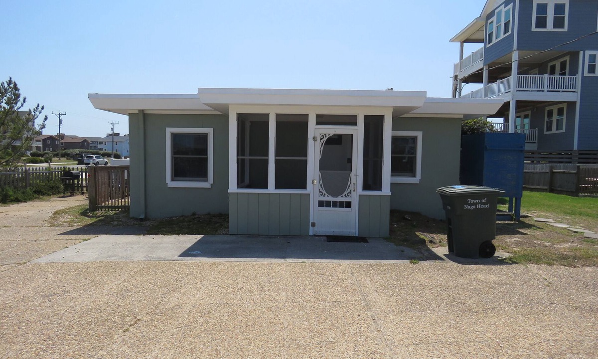 South Nags Head House | Summer Special/RIGHT ACROSS from OCEAN/Fenced yard/pet friendly