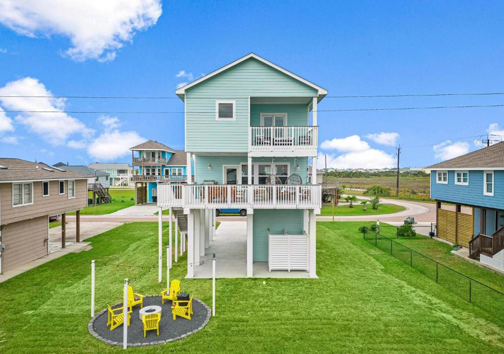 Pointe San Luis House | Sun-Kissed Swankienda
