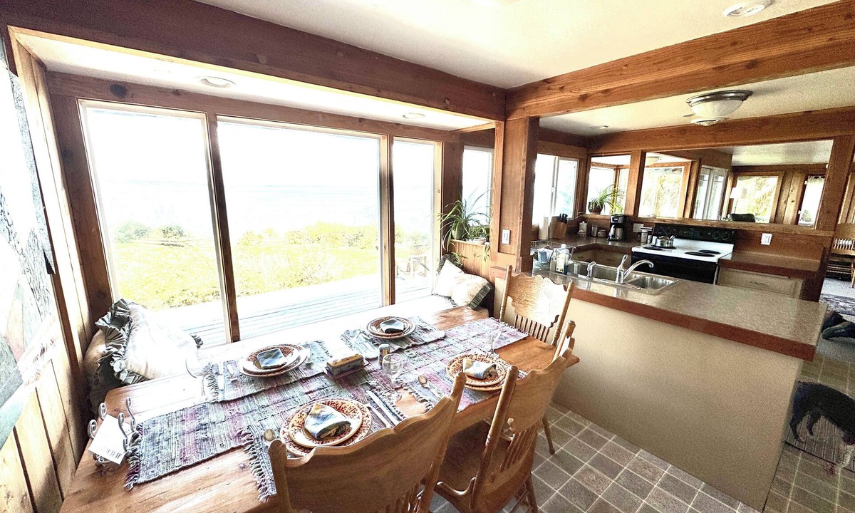 Eastsound House | Sunset Hideaway - Oceanfront Bliss Minutes to Town