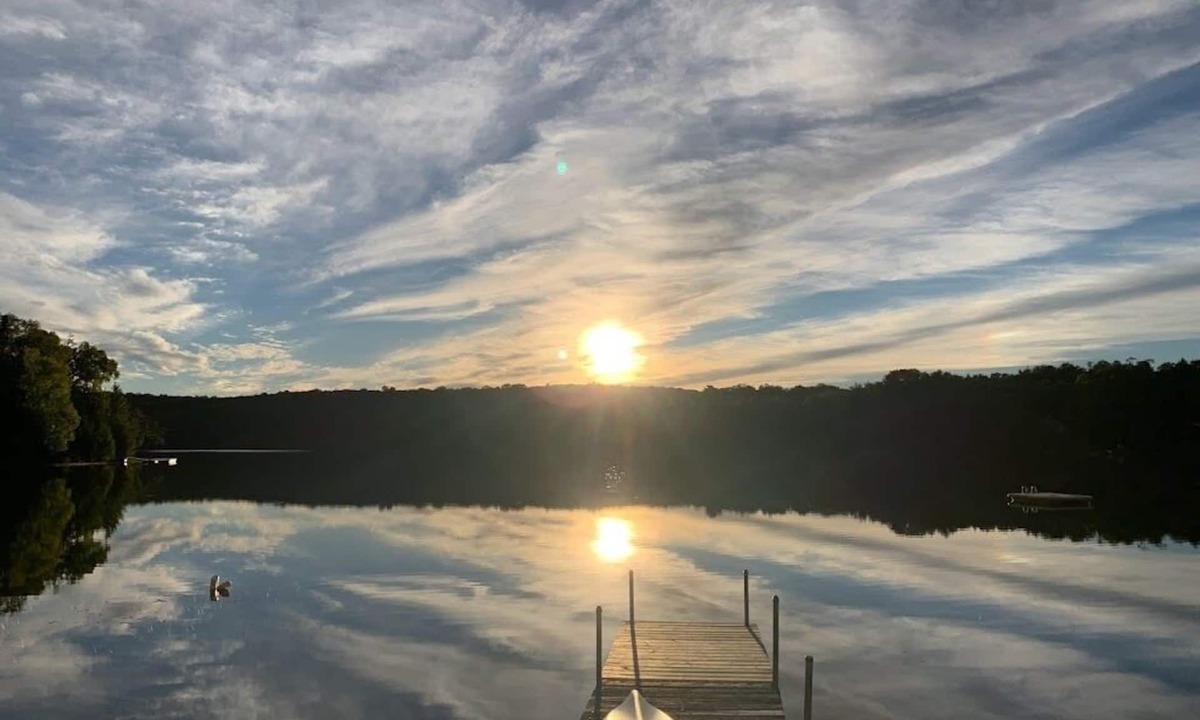 Novar Cottage | Sunset Retreat - Includes Kayaks, Firepit, BBQ