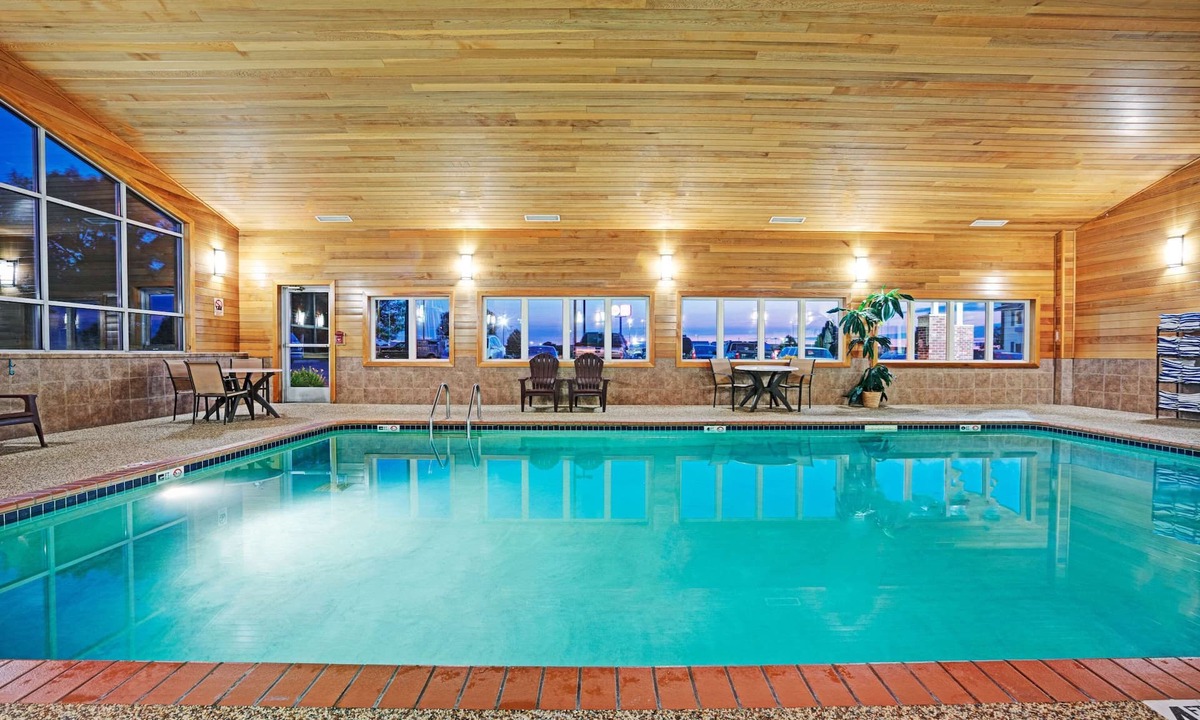 Rogers Hotel | Super 8 by Wyndham Rogers Minnesota