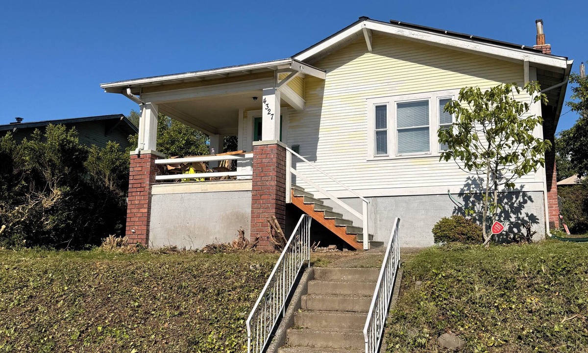 Eastside Apartment | Tacoma Pet Friendly studio ADU with Mature Fruit Trees, Free Laundry, Wifi