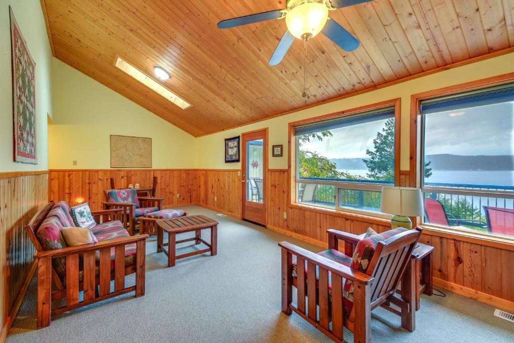Matlock House | Tahuya Cabin: Hood Canal + Olympic Mountain Views!