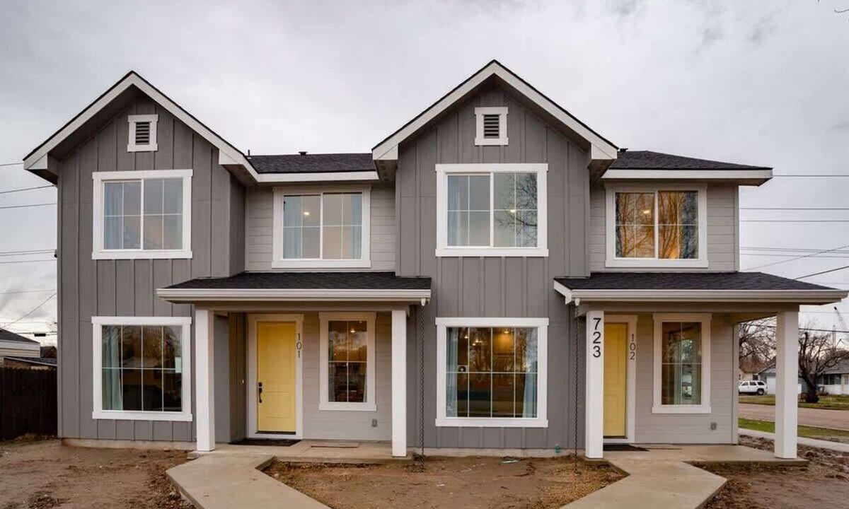 Caldwell Condo | Team & Family Retreat | Dual Duplex | Sleeps 20 Near I-84