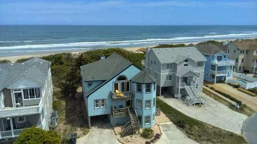 Corolla House | Terning Point - Corolla, Crown Point, Oceanfront, 20 Yds to Beach, Ocean View, Pool, Hot Tub, Pets OK
