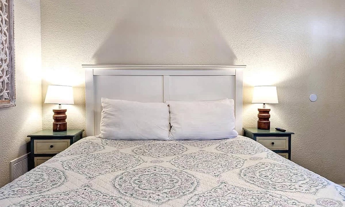 Manitou Springs Historic District Hotel | The Fountain Creek Inn | Summit Queen | #205