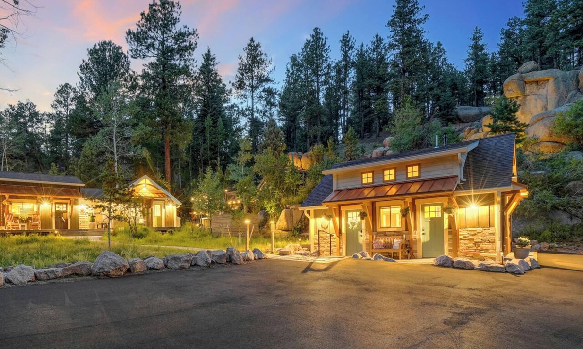 Woodland Park Cabin | The GLEN -Private 7 Acre Retreat 2 Cabins Spa Sauna -Renewal in God's Creation.