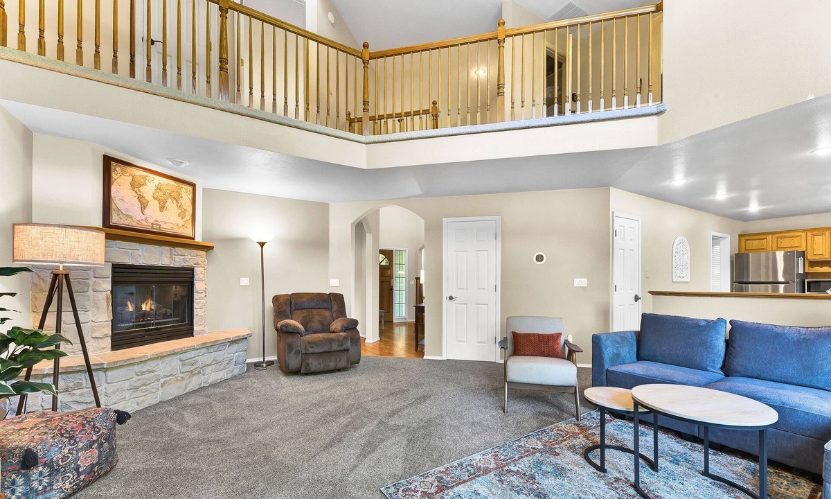 Eagle House | The Promenade Luxury Home and Yard