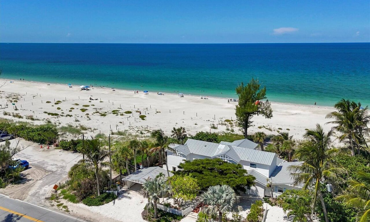 Boca Grande House | The Range Light Beach House, a 5-bedroom beachfront home in Boca Grande.