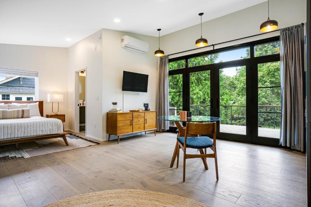 Seaview Hotel | The Treehouse