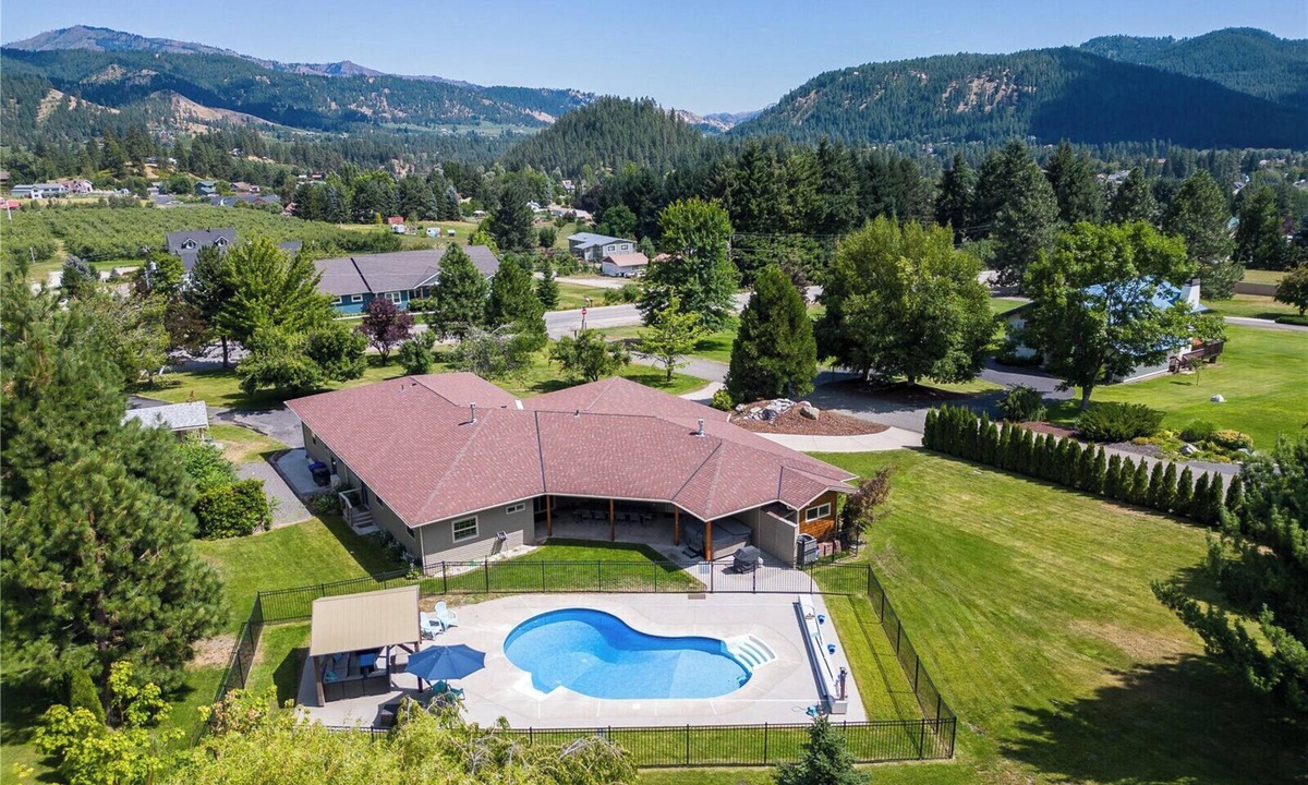 Leavenworth House | The Tyrolean: Pool, Hot Tub & Ski Hill Charm